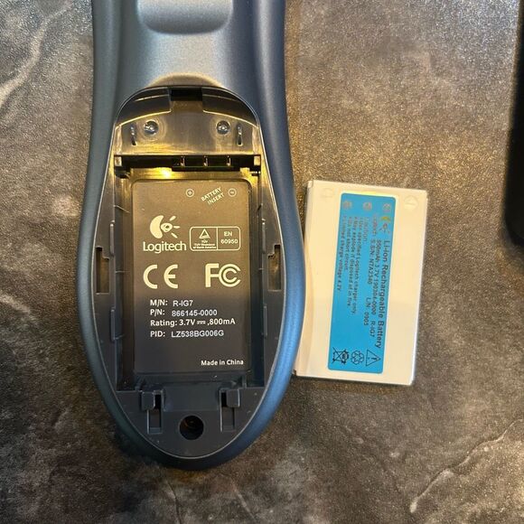 Logitech Harmony 880 Gray Universal Remote with Charging Dock - Picture 4 of 7